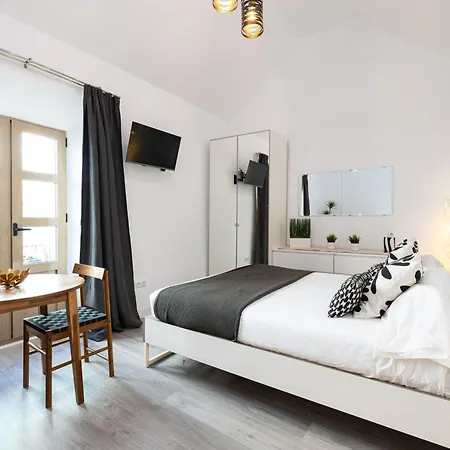 H2m Hiniestrosa French Balcony Aacc Wifi