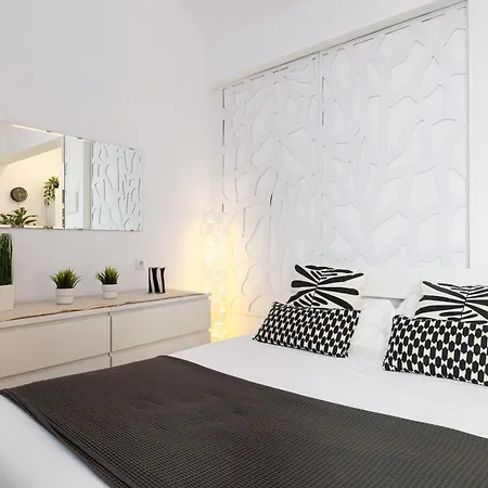 Apartment H2m Hiniestrosa French Balcony Aacc Wifi